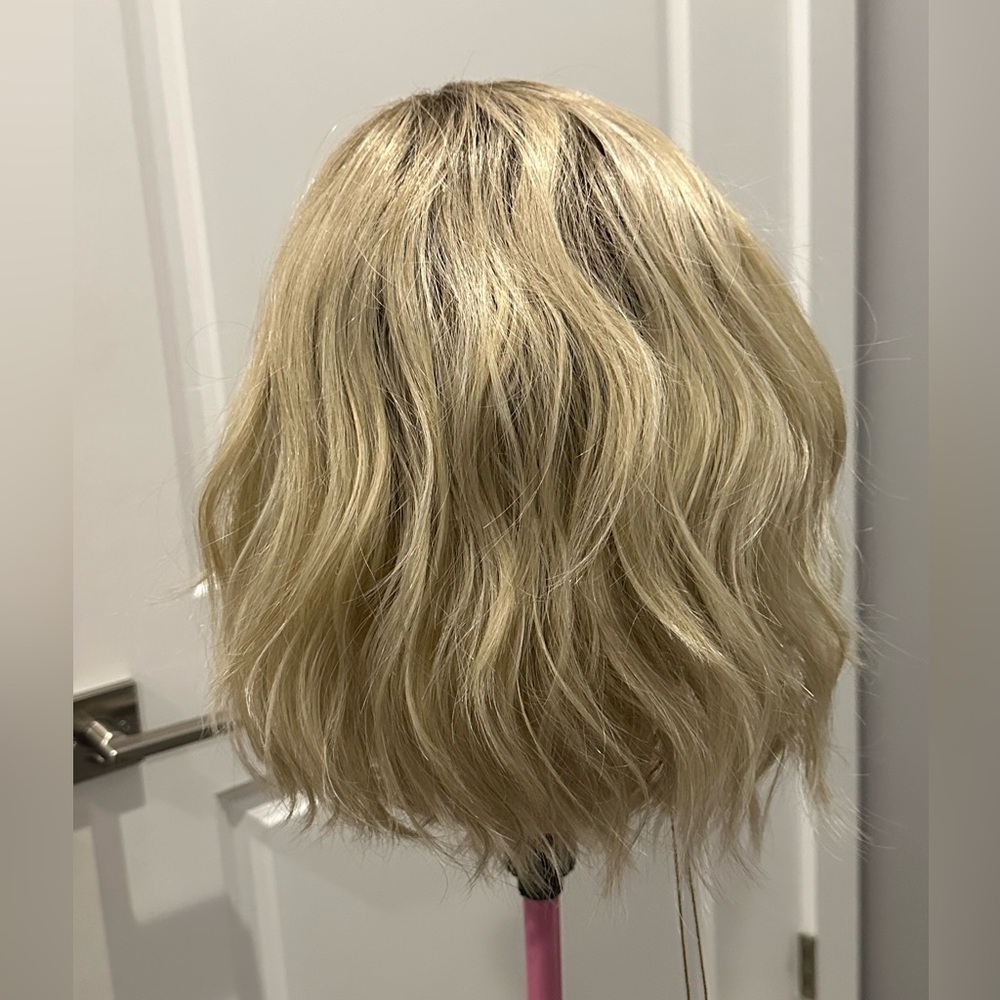 Belle Tress Columbia Wig In Tres Leches Blonde! Beautiful Wavy Wig